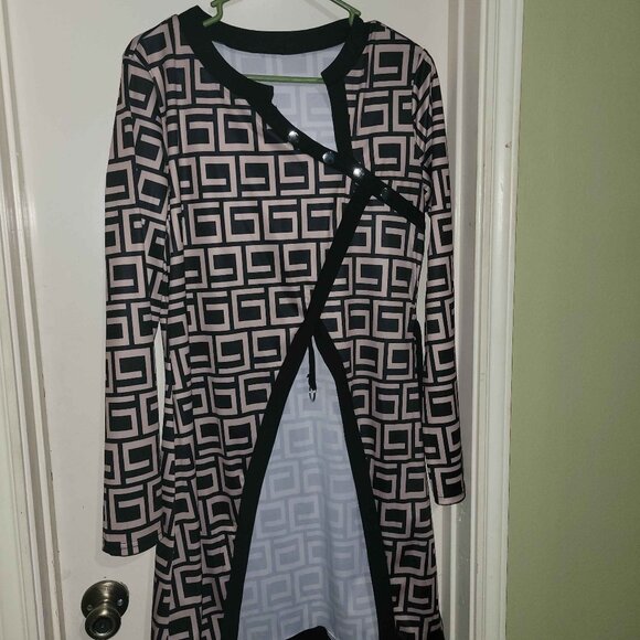 Dresses & Skirts - Chic Black and Cream Asymmetrical Wrap Dress in XL